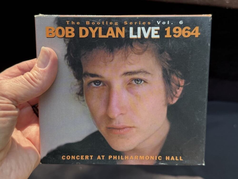 The Bootleg Volume 6: Bob Dylan Live 1964 - Concert At Philharmonic Hall EUC -B1